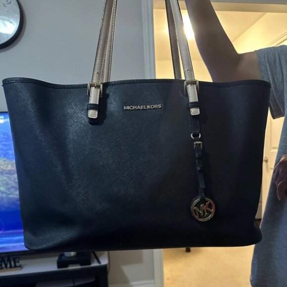 Beautiful Michael Kors black leather tote bag - Picture 1 of 4